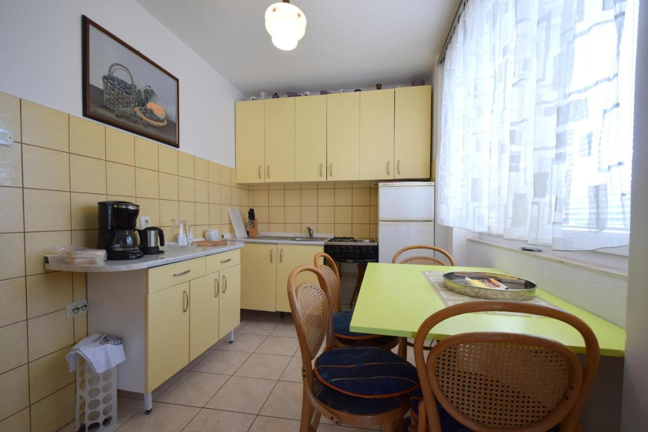 Apartment Angela Malinska Exterior foto
